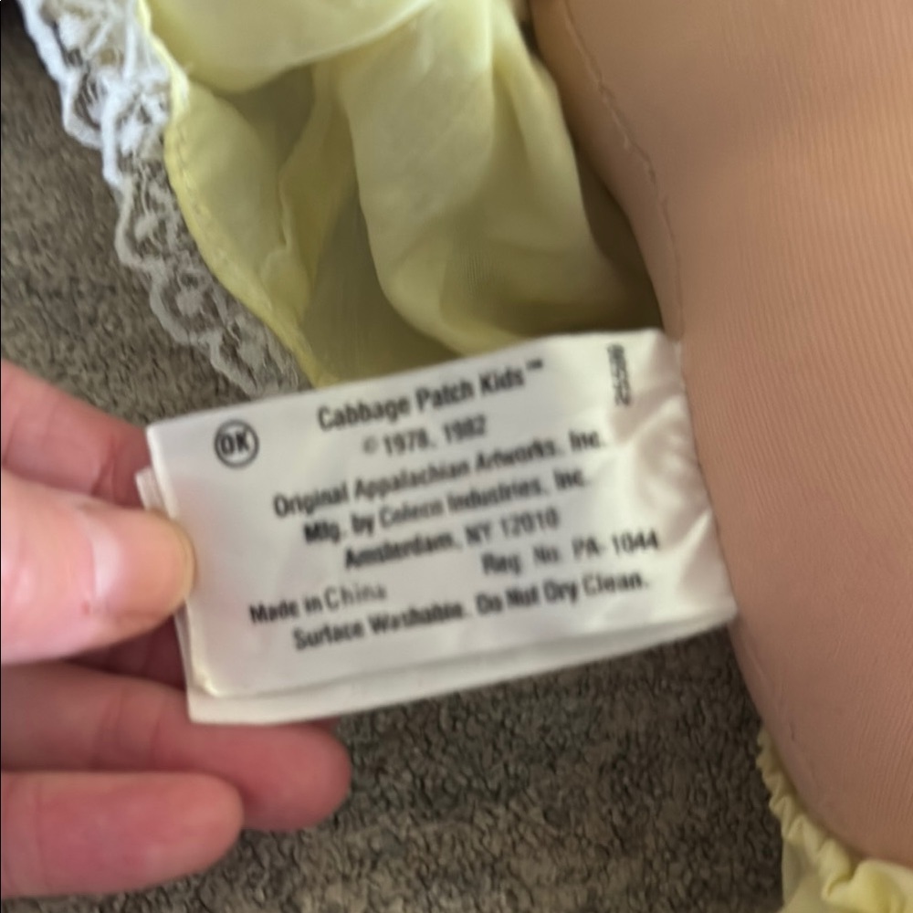 Cabbage Patch Kid Doll with 3 Outfits - Picture 6 of 12